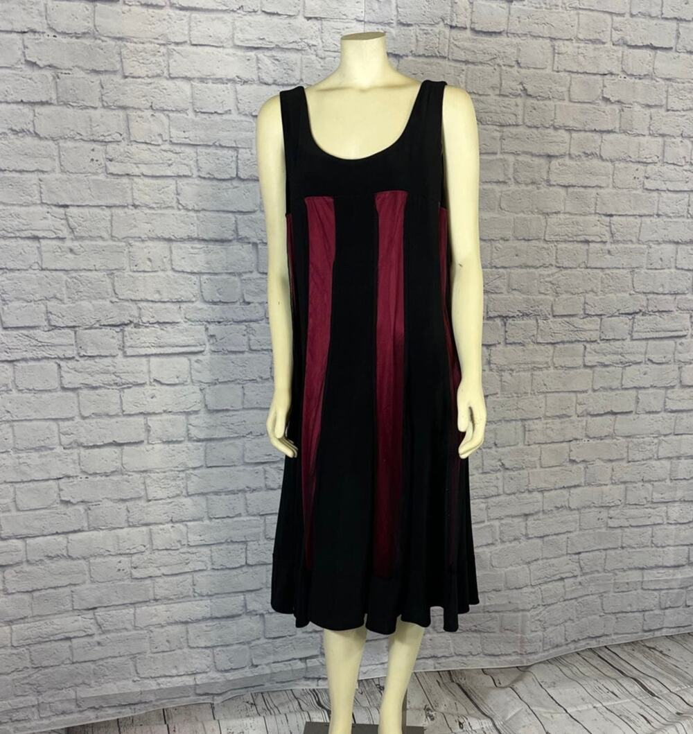 Dressbarn collection black & burgundy evening dress with tulle overlay size 16W